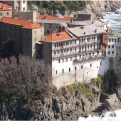 Най-малко 40 монаси от общо 1 800 в Света гора