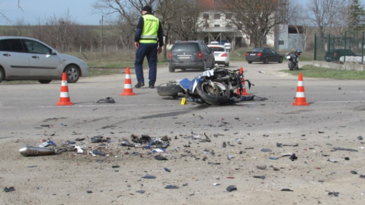 Мъж загина при катастрофа между автомобил и мотоциклет на бул.