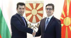 Премиерът Кирил Петков има намерение да вдигне ветото на Скопие