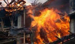 Къща пламна в симитлийското село Полена преди минути, към мястото
