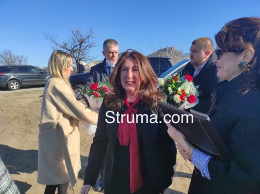 Посланикът на САЩ нейно превъзходителство Херо Мустафа посети община Струмяни Тя
