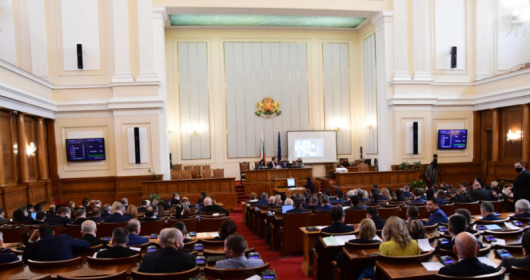 Депугатите ще гласуват днес парите на държавата Среднощно заседание на парламента
