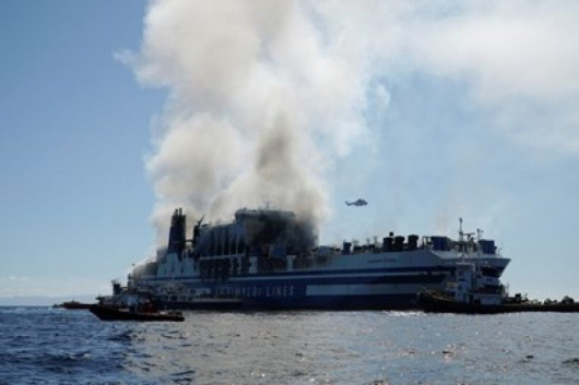 Продължава операцията по потушаването на пожара на ферибота „Euroferry Olympia“,