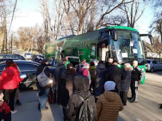 Автобусът на ФК „Пирин“, с който пътуват потърпевши от войната
