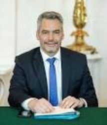 Австрийският канцлер Карл Нехамер обяви днес, че ще се срещне