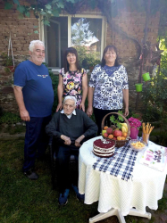 Най-възрастният жител на Баня отпразнува 97-мия си рожден ден. Той