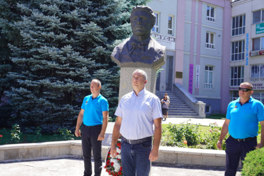 С тържествено честване пред бюст- паметника на Васил Лески, организирано