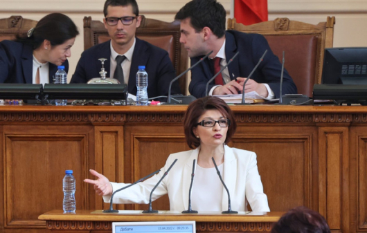 Десислава Атанасова се закани, че ако настоящият министър на вътрешните