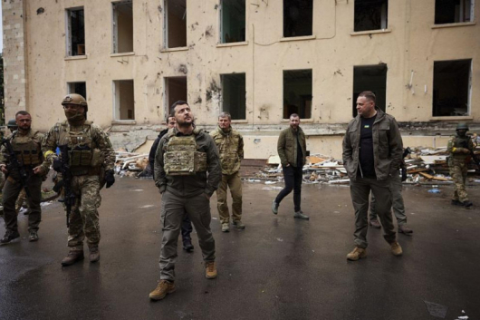 Президентът на УкрайнаВолодимир Зеленскиобяви задължителна евакуация на жителите на Донецка
