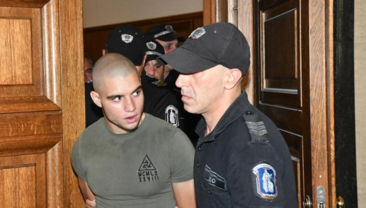 Прокурорският син Васил Михайлов напира да завърши 12 и клас и
