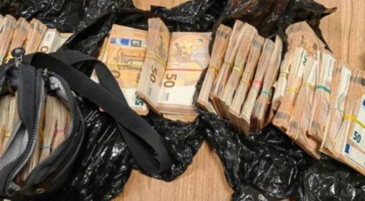 Митнически сужители на МП ''Капитан Андреево'' откриха недекларирана валута за