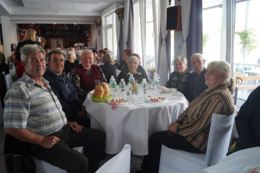С тържествен обяд вчера пенсионерските клубове в община Струмяни отбелязаха