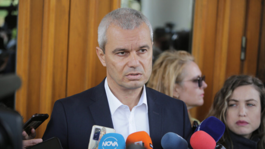 Това заяви Кoстадин Костадинов от парламентарната трибунаВъзраждане оттеглиха Петър Петров