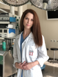 Родена в Благоевград, учила в Белица, Фатиме Шайгова стана медицинска
