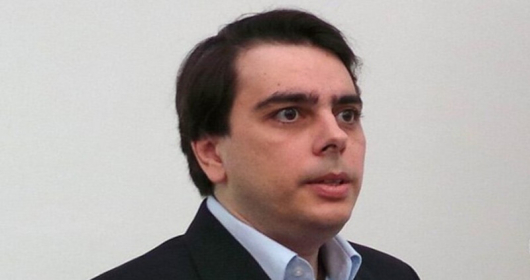 Асен Василев заведе дело за клевета срещу Делян Добрев иска