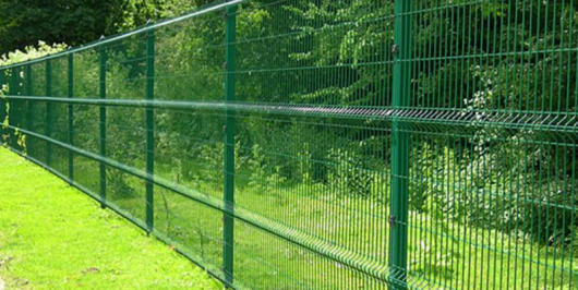 Металната ограда е символ на здравина, устойчивост и надеждност. Едва