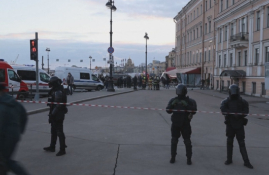 В Санкт Петербург е задържана млада жена, която е заподозряна