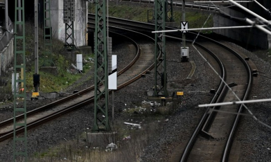 Няколко души пострадаха сериозно при дерайлиране на влак в Нидерландия