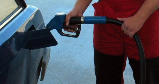 Цените на горивата по бензиностациите падат в последно време. Дизела