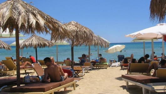 Високите цени в Гърция не отказват туристите. Повечето хотели са