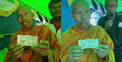 63-годишният будистки монах Пра Аджан Прафас, който живее в храм