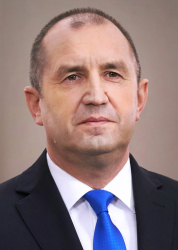 Румен Георгиев Радев е генерал от резерва и 5-ти президент