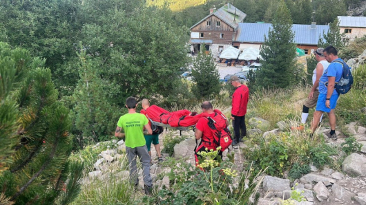 Двама пострадали туристи спасиха ангелите на планината от ПСС Банско.
