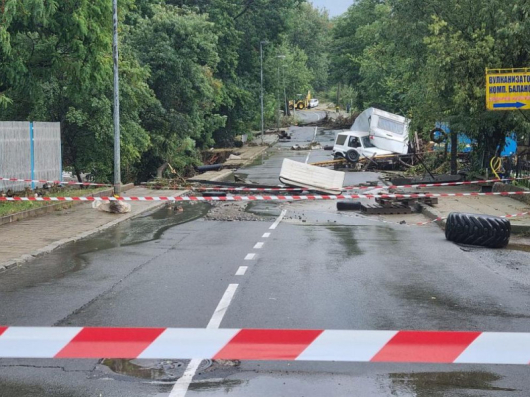 Двама души са загиналипри невижданите досега наводненияв община Царево,потвърдиха за