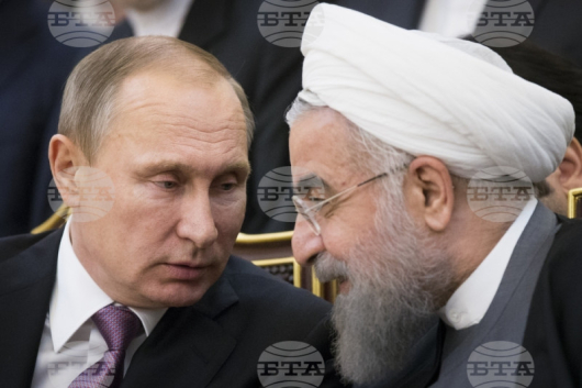 Президентите на Русия и Иран Владимир Путин и Ебрахим Раиси разговарят в Техеран на 23 ноември. Снимка: АП/Alexander Zemlianichenko