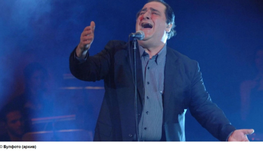На 70-годишна възраст почина легендарният гръцки певец Василис Карас, съобщиха