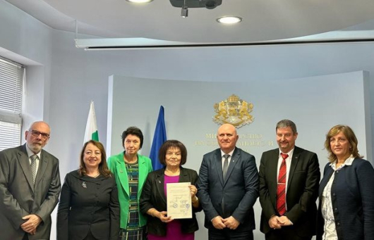 Новият Колективен трудов договор е подписан от министъра на образованието и науката проф. Галин Цоков и социалните партньори. Снимка: Пресцентър