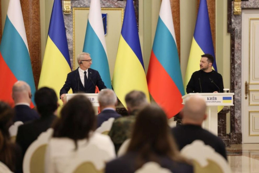 Премиерът Николай Денковсе срещна с украинския президентВолодимирЗеленскив двореца вКиев След това