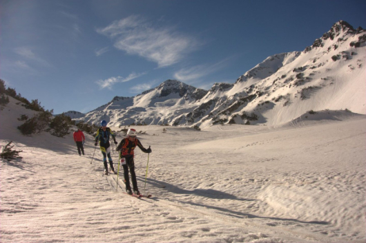 Днес 54 ски-алпинисти стартираха от хижа Вихрен в традиционното състезание