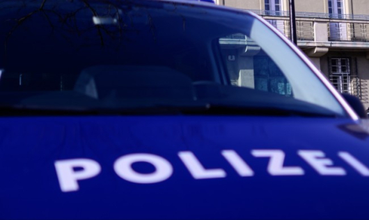 Полицията във Фьозендорф, провинция Долна Австрия, спря специално преустроен автомобил