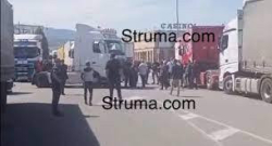 Митничари и гранични полицаи задържаха български камион натъпкан с контрабандни