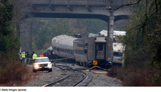 13 души са пострадали при сблъсък между два влака в