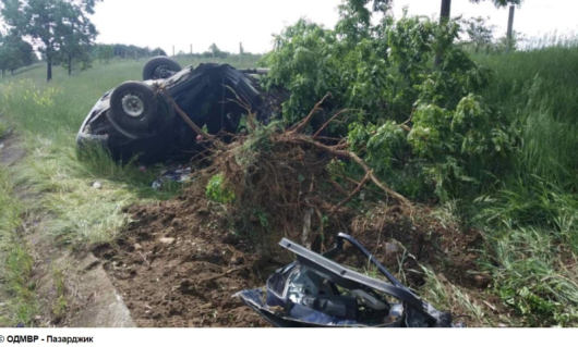 Тежка катастрофасъсзагиналнамагистрала Тракия Колаизлетяот аутобана блъсна се в дърво и