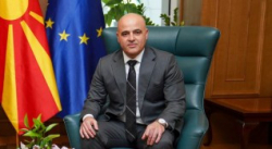Лидерът на СДСМ Димитър Ковачевски потвърди официално оттеглянето си от