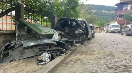 Дрогиран шофьор oтнесе три коли следгонка с полицията във Велико