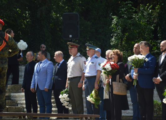 ритуал по полагане на цветя в Благоевград бяха почетени делото