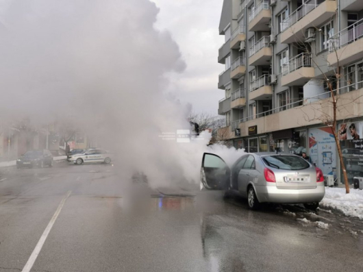 Кола пламна на оживена улица в Благоевград Инцидентът стана вчера