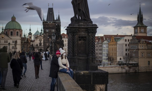 Правителството на Чехия започва постепенна отмяна на въведените заради коронавируса