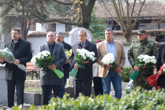Кметът на община Благоевград Илко Стоянов положи цветя на паметника
