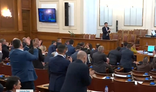 Кирил Петков направи изявление след гласуванетоДепутатите приеха с аплодисменти окончателно