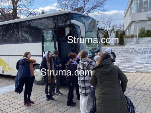27 бесарабски българи пристигнаха в Сандански днес следобед В автобуса