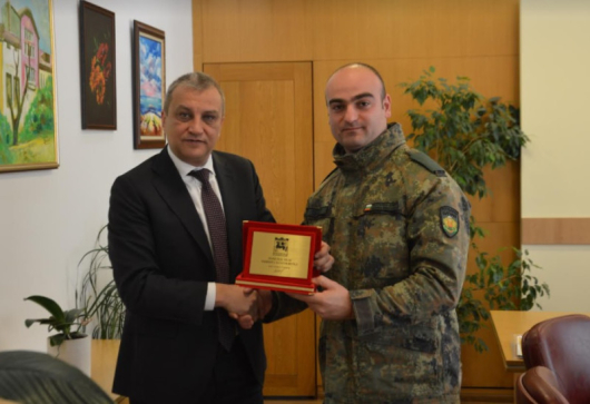Кметът на Благоевград Илко Стоянов посрещна в кабинета си редник