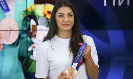 Бронзовата олимпийска медалистка за България в борбата Евелина Николова вече