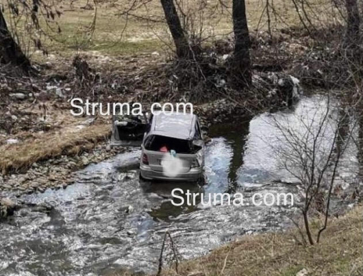 Жена падна с автомобила си в река Места край разложкото