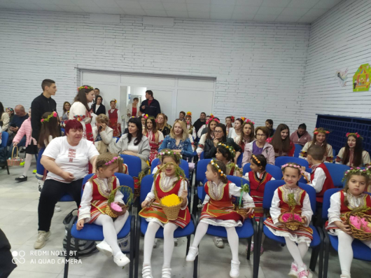 Красотата на българския фолклор оживява в първия Национален конкурс за