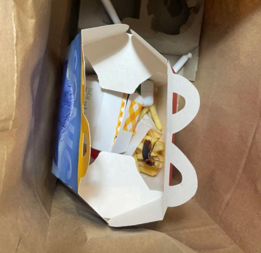 Клиент на McDonald 39 s твърди че е открил хлебарка в Happy
